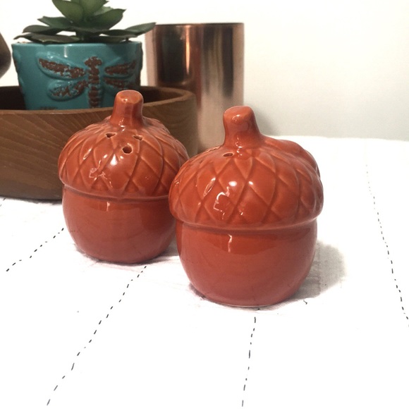 ACORN Ceramic Salt & Pepper Shakers - Picture 1 of 2